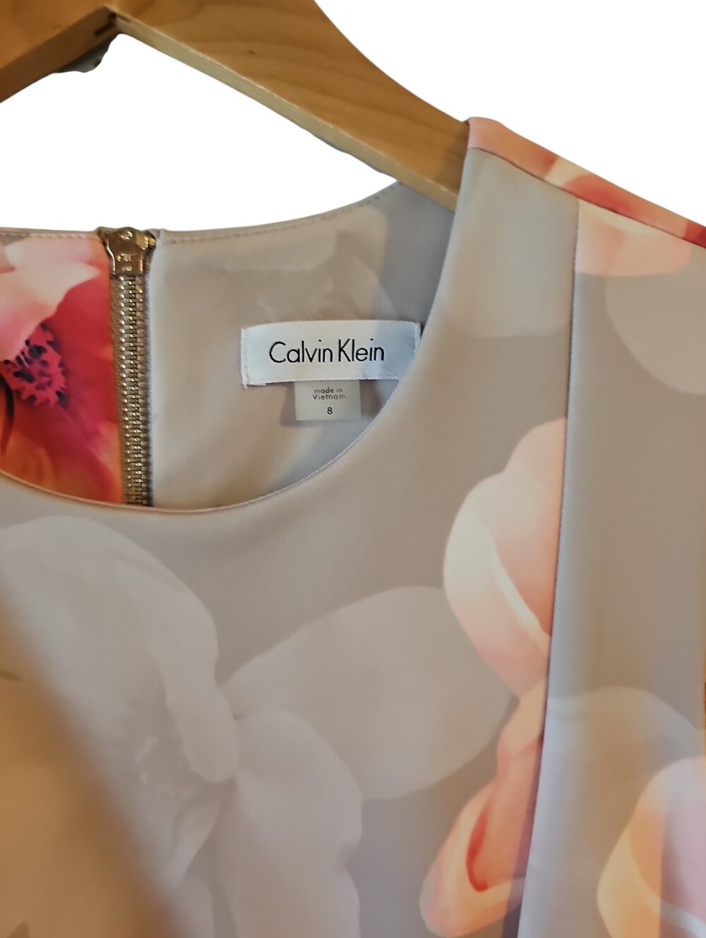 Calvin KleonSleeveless Beige Pink Floral Scuba Sheath Dress Sz 8 - Picture 3 of 5